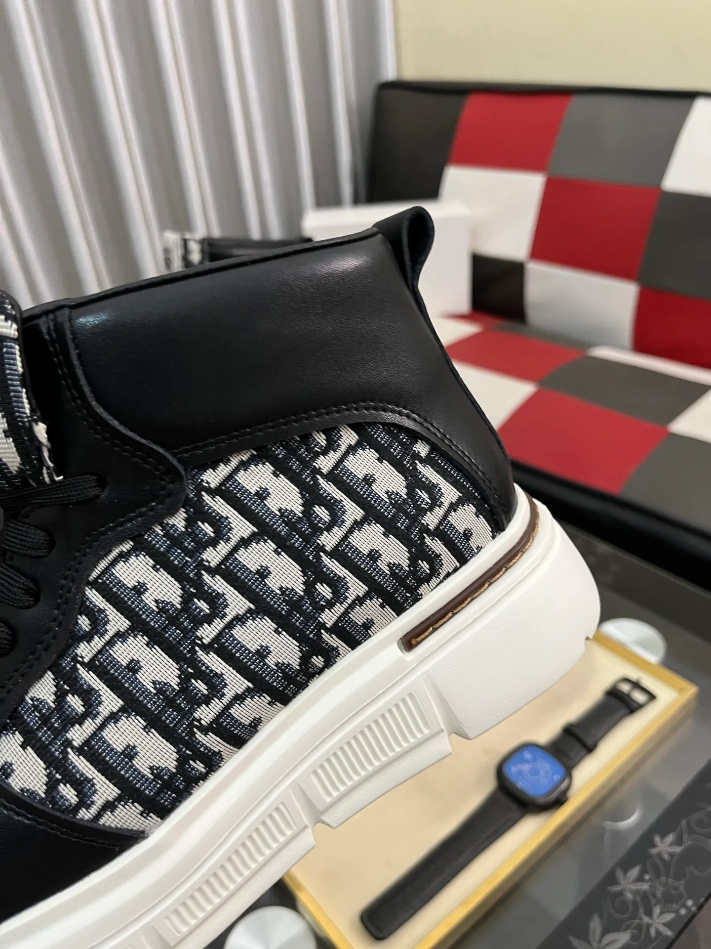 Men's shoes💰420⌚️⌚️[Dior] Dior's new men's genuine leather casual shoes, the highest version on the market, any comparison is welcome🆚! The original leather has excellent texture and is super high-end! Fetal sheep net lining imported from Italy, removable pad! Luxurious materials and fine workmanship, highly recommended! Code number: 38-442️⃣Colors available